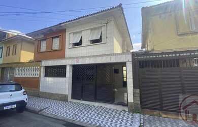 Imagem: A casa possui 3 Dormitórios, 2 Banheiros, 2 Vagas na garagem