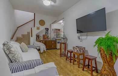 Imagem: A casa possui 4 Dormitórios, 4 Banheiros, 2 Vagas na garagem