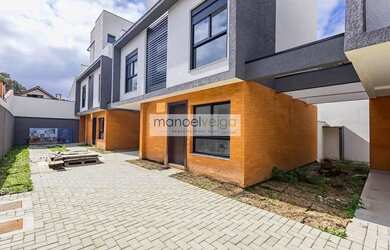 Imagem: A casa possui 3 Dormitórios, 3 Banheiros, 2 Vagas na garagem