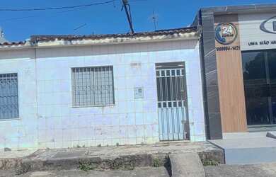 Imagem: A casa possui 2 Dormitórios, 1 Banheiro, 1 Vaga na garagem