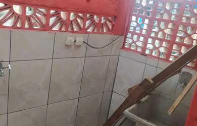 Imagem: A casa possui 2 Dormitórios e está localizado em Vila do