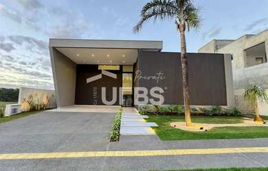 Imagem: A casa em condomínio possui 4 Dormitórios, 5 Banheiros, 4