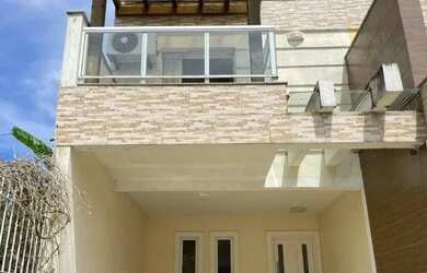 Imagem: Bela casa três dormitórios localizada nos altos do bairro