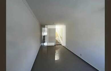 Imagem: A casa possui 3 Dormitórios, 5 Banheiros, 3 Vagas na garagem