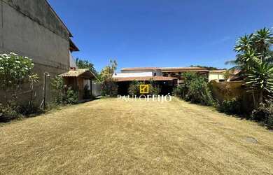 Imagem: A casa possui 4 Dormitórios, 2 Banheiros, 3 Vagas na garagem