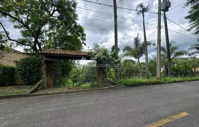 Imagem: O terreno possui 2.000m² de Área e está localizado em Caixa