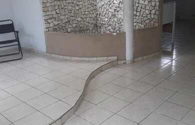 Imagem: A casa possui 3 Dormitórios e 2 Banheiros e está localizado