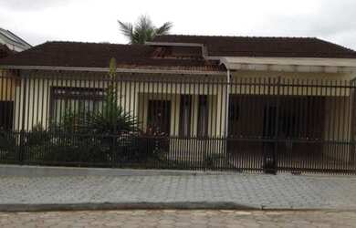 Imagem: A casa possui 3 Dormitórios, 2 Banheiros, Imóvel mobiliado