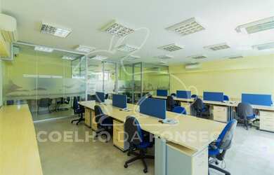 Imagem: O depósito possui 5 Vagas na garagem, 960m² de Área e está