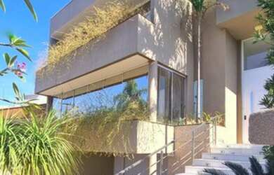 Imagem: A casa em condomínio possui 4 Dormitórios, 5 Banheiros, 5