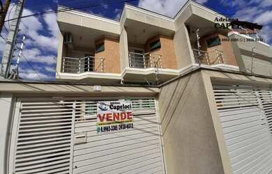 Imagem: A casa possui 3 Dormitórios, 3 Banheiros, 4 Vagas na garagem