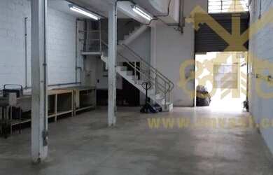 Imagem: O depósito possui 1 Vaga na garagem, 400m² de Área e está