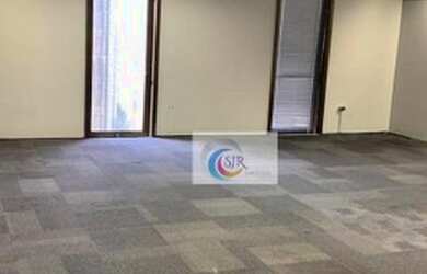 Imagem: O depósito possui 5 Vagas na garagem, 500m² de Área e está