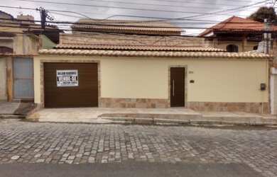 Imagem: A casa possui 5 Dormitórios, 5 Banheiros, 3 Vagas na garagem