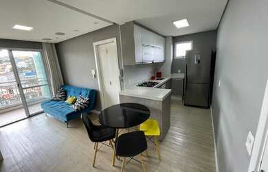 Imagem: O apartamento possui 2 Dormitórios, 1 Banheiro, 1 Vaga na garagem