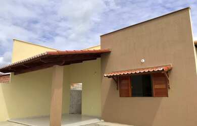 Imagem: A casa possui 3 Dormitórios, 3 Banheiros, 2 Vagas na garagem