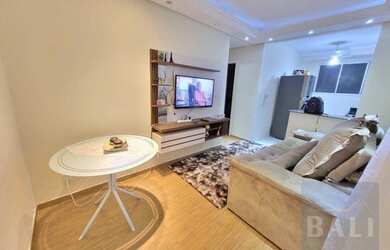 Imagem: O apartamento possui 2 Dormitórios, 1 Banheiro, 1 Vaga na garagem