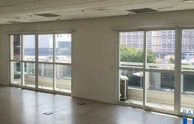 Imagem: O depósito possui 2 Vagas na garagem, 91m² de Área e está