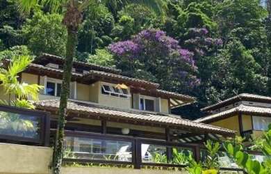 Imagem: A casa em condomínio e possui 5 Dormitórios, Suítes, 5 Banheiros