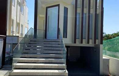 Imagem: A casa em condomínio possui 4 Dormitórios, 5 Banheiros, 4