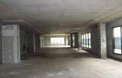 Imagem: O depósito possui 5 Vagas na garagem, 293m² de Área e está