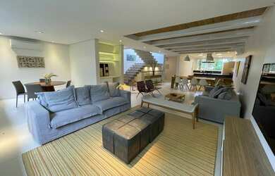 Imagem: A casa em condomínio possui 5 Dormitórios, 5 Banheiros, 3