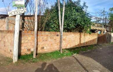 Imagem 4: Terreno com duas casas. Varanda, 1 Vaga na garageme3 Dormitórios