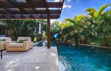 Imagem: A casa em condomínio possui 4 Dormitórios, 5 Banheiros, 5