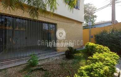 Imagem: A casa possui 4 Dormitórios, 2 Banheiros, 5 Vagas na garagem