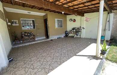 Imagem: A casa possui 2 Dormitórios, 1 Banheiro, 3 Vagas na garagem