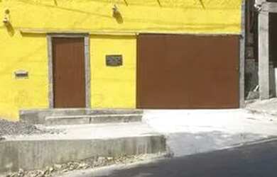 Imagem: A casa possui 2 Dormitórios, 2 Banheiros, 2 Vagas na garagem