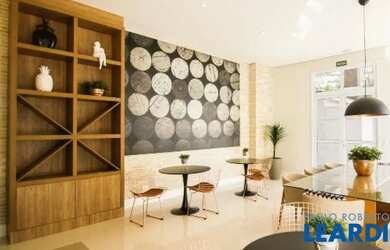 Imagem: O apartamento possui 2 Dormitórios, 1 Banheiro, 2 Vagas na