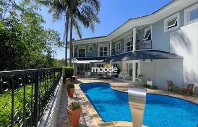 Imagem: A casa em condomínio possui 4 Dormitórios, 5 Banheiros, 5