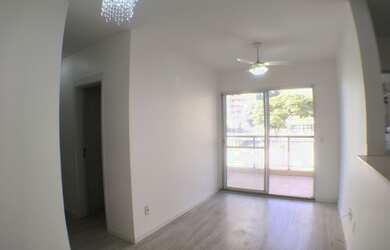 Imagem: O apartamento possui 2 Dormitórios, 1 Banheiro, 2 Vagas na