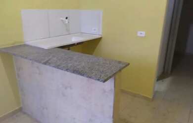 Imagem: A casa possui 1 Dormitório, 1 Banheiro, 1 Vaga na garagem