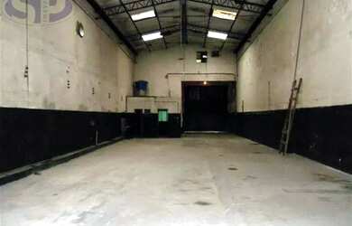 Imagem: O depósito possui 2 Vagas na garagem, 304m² de Área, Imóvel