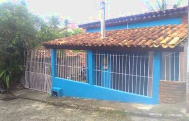 Imagem: A casa possui 3 Dormitórios, 2 Banheiros, 2 Vagas na garagem