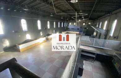 Imagem: O depósito possui 5 Vagas na garagem, 1.100m² de Área e