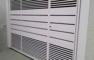 Imagem: A casa possui 2 Dormitórios, 1 Banheiro, 2 Vagas na garagem