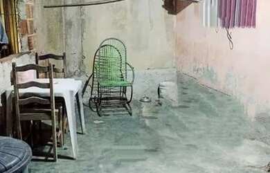 Imagem: A casa possui 3 Dormitórios, 1 Banheiro e está localizado