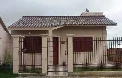 Imagem: A casa possui 2 Dormitórios, 2 Banheiros, 1 Vaga na garagem