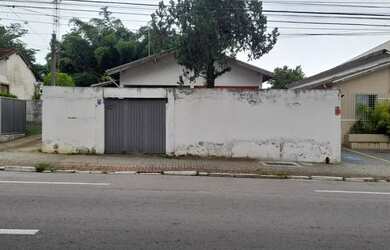 Imagem: O depósito para alugar possui 3 Vagas na garagem e 180m² de