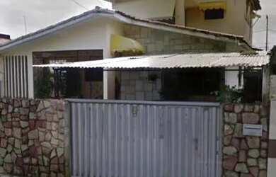 Imagem: A casa possui 4 Dormitórios, 1 Banheiro, 236m² de Área e