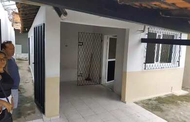 Imagem: A casa possui 2 Dormitórios, 1 Banheiro, 1 Vaga na garagem