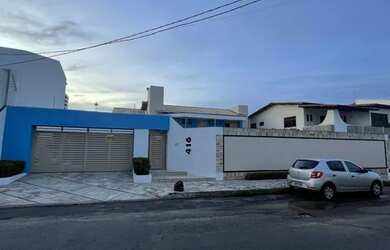 Imagem: A casa possui 5 Dormitórios, 5 Banheiros, 5 Vagas na garagem