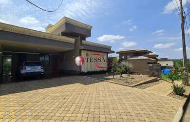 Imagem: A casa em condomínio possui 3 Dormitórios, 4 Banheiros, 4