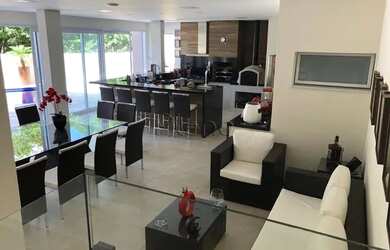 Imagem: A casa em condomínio possui 4 Dormitórios, 1 Banheiro, 5 Vagas