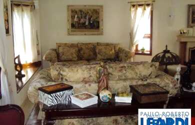 Imagem: A casa em condomínio possui 4 Dormitórios, 5 Banheiros, 5