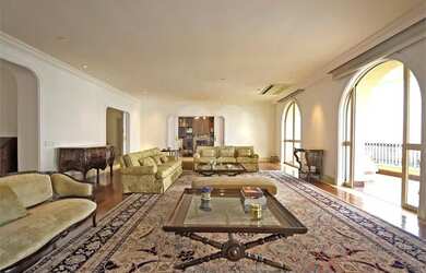 Imagem: O apartamento possui 4 Dormitórios, 5 Banheiros, 5 Vagas na