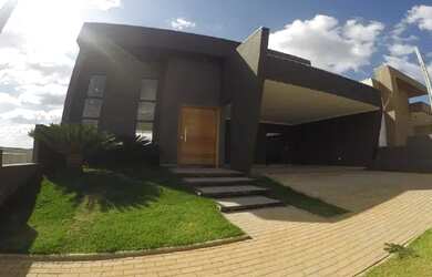 Imagem: A casa em condomínio possui 3 Dormitórios, 3 Banheiros, 2